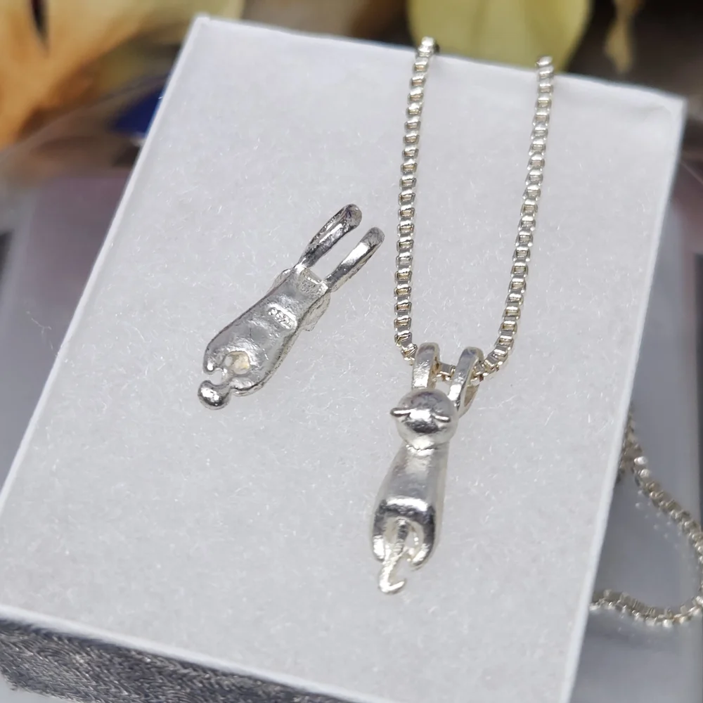 925 Sterling Silver Hanging Cat Necklace 18